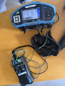 Elektromos autótöltő ,mérése